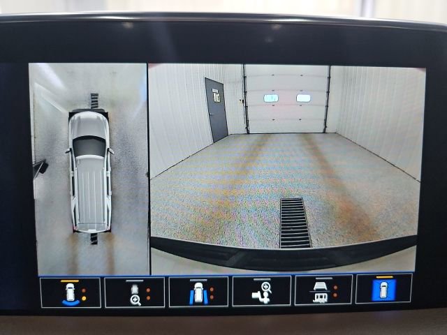 Used 2023 Chevrolet Suburban High Country image 34