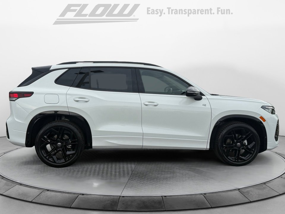 New 2026 Volkswagen Tiguan SE R-Line FWD image 8