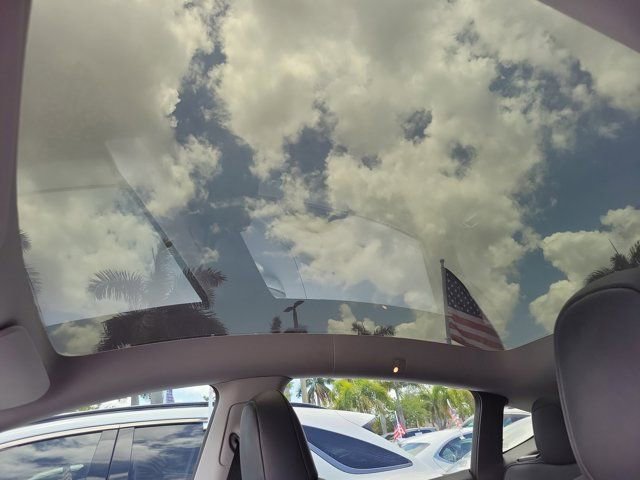 Used 2023 Tesla Model Y Performance AWD/4WD image 14