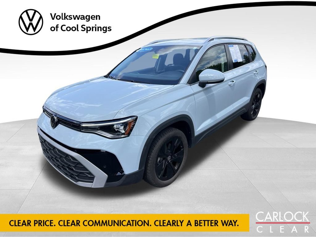 Used 2025 Volkswagen Taos SE w/ Black Wheel Package FWD image 1
