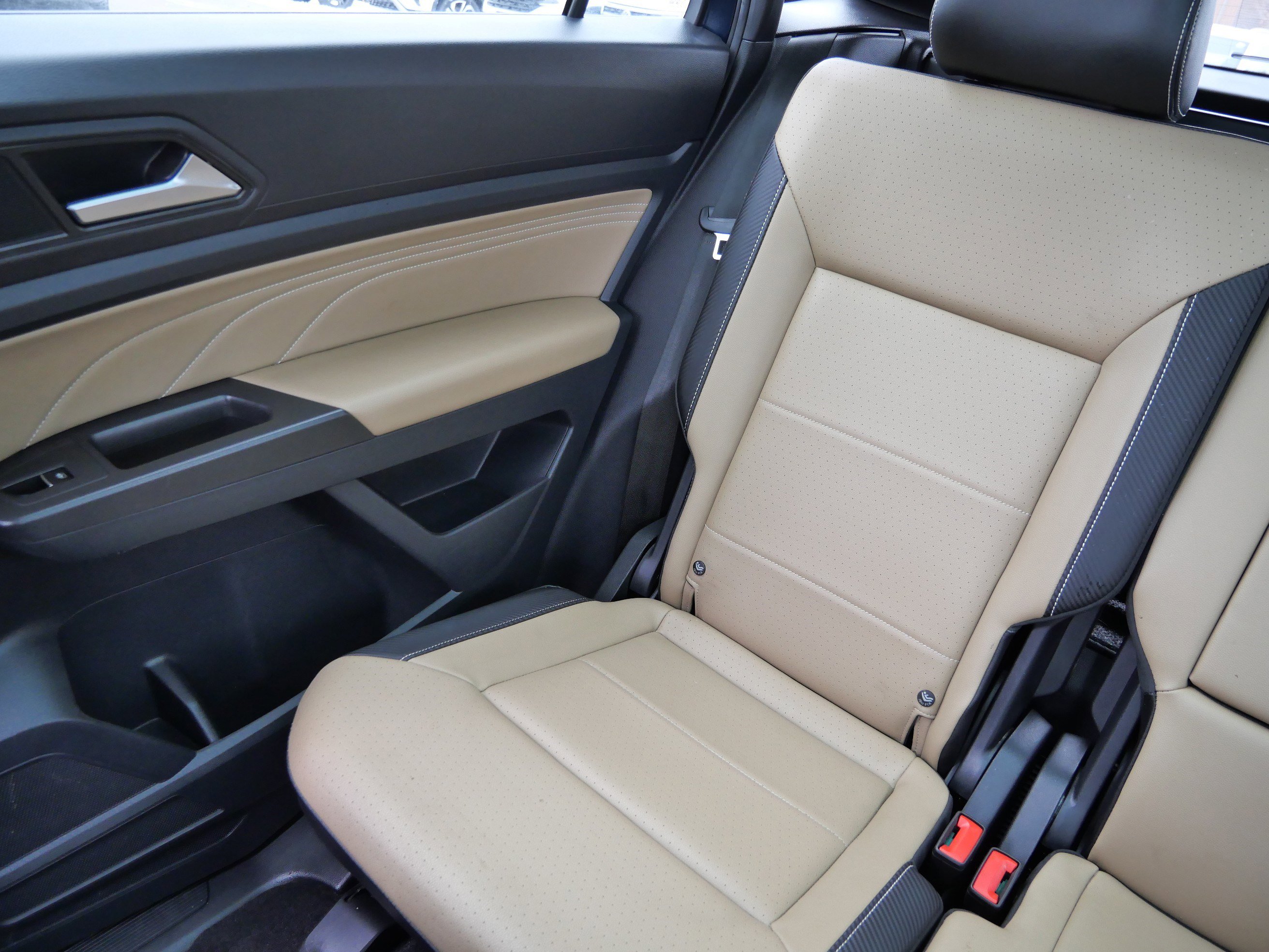 Used 2022 Volkswagen Atlas Cross Sport SEL R-Line image 12