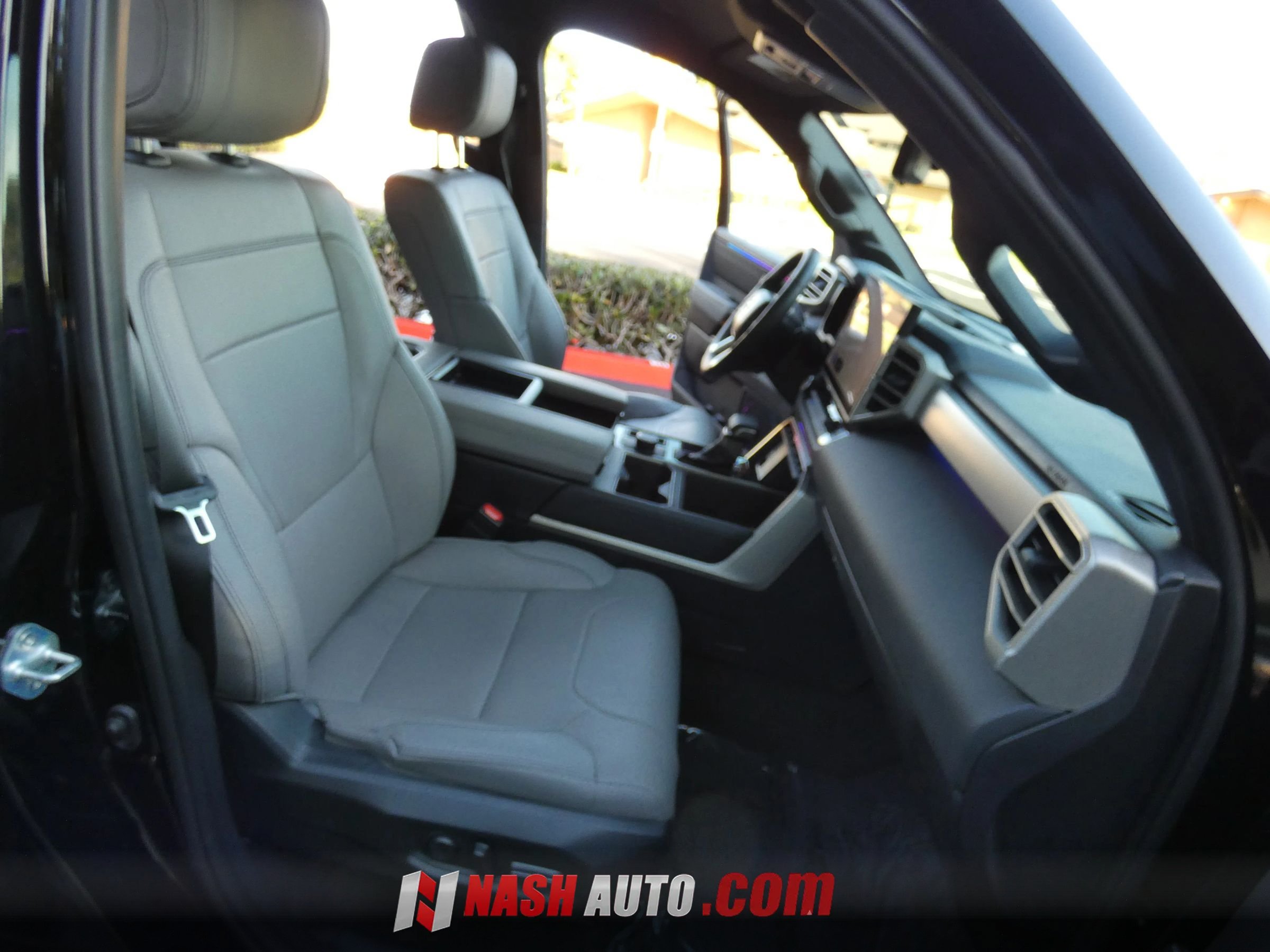 Used 2026 Toyota Tundra Limited AWD/4WD image 32