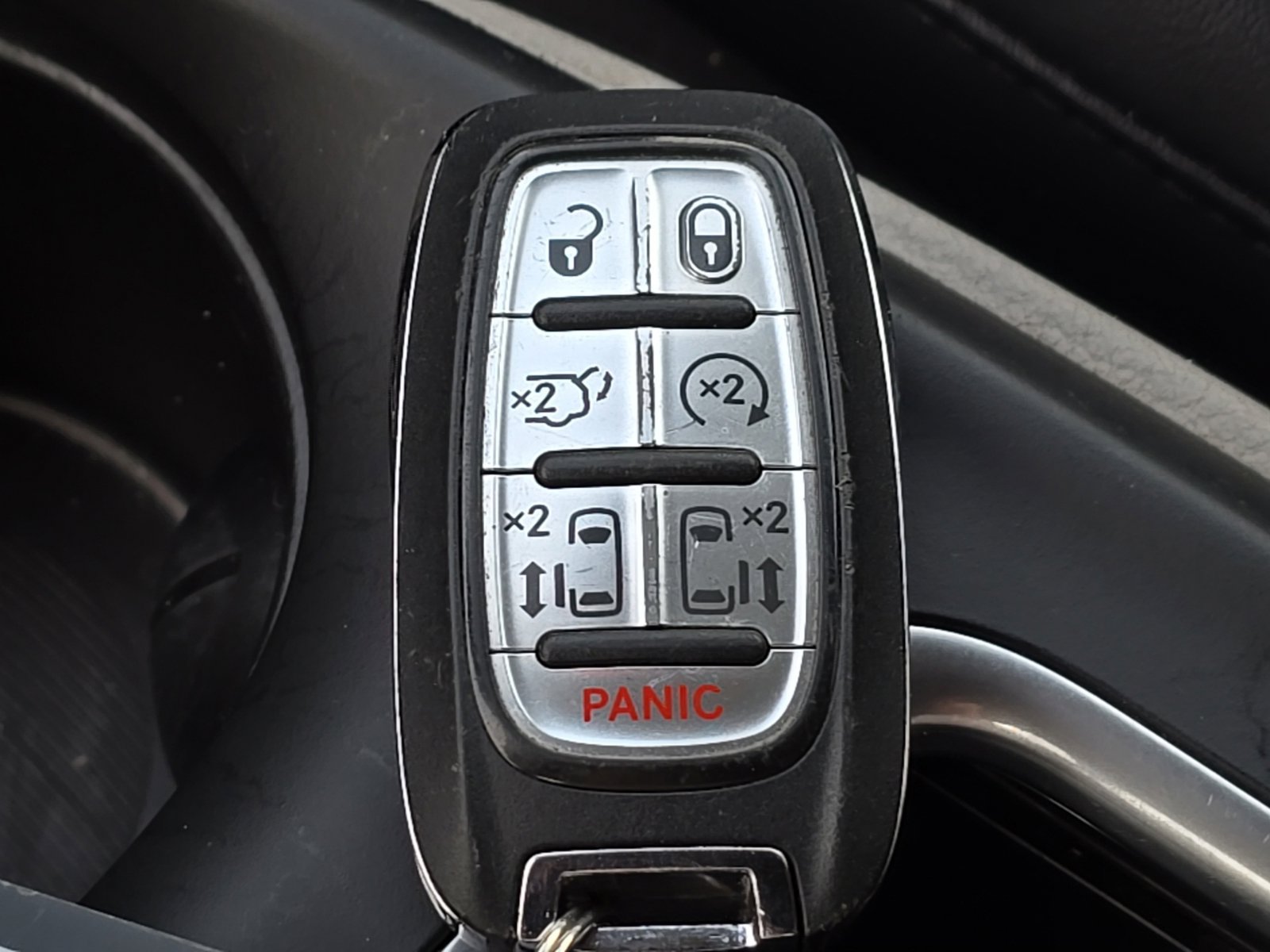 Used 2024 Chrysler Pacifica Touring-L FWD image 6