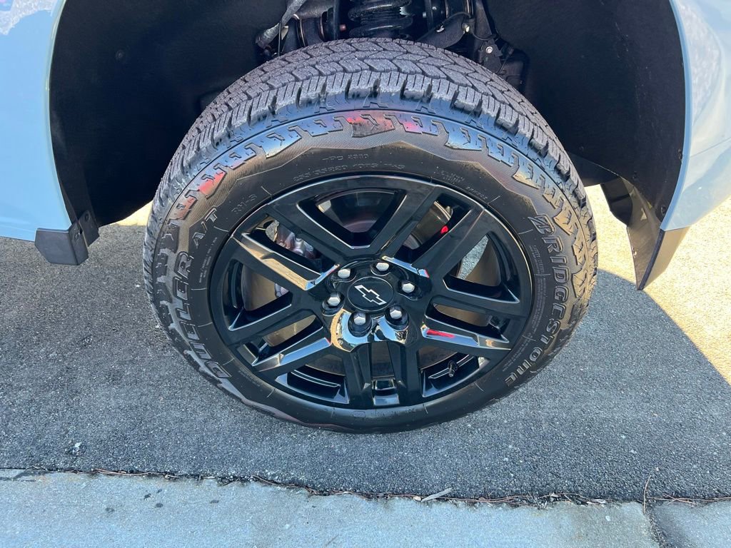 Used 2025 Chevrolet Colorado Z71 w/ Technology Package image 12