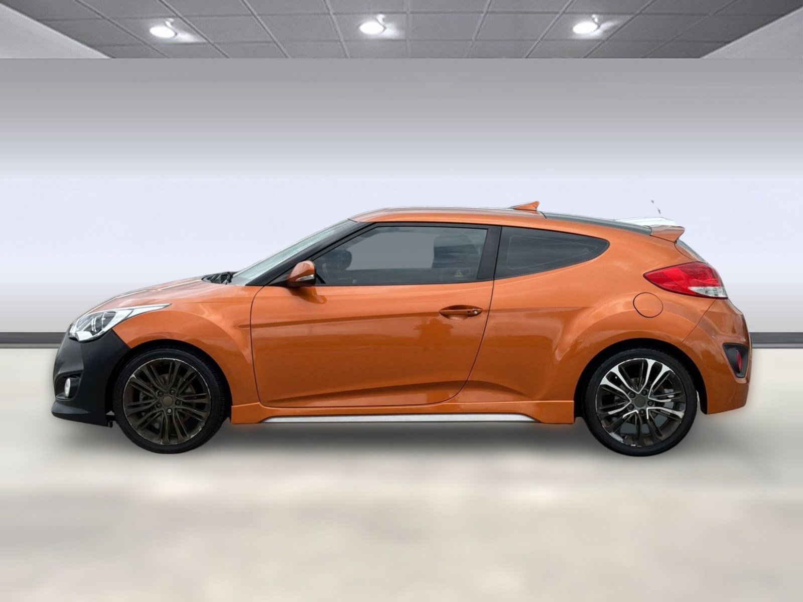 Used 2016 Hyundai Veloster Turbo FWD image 2