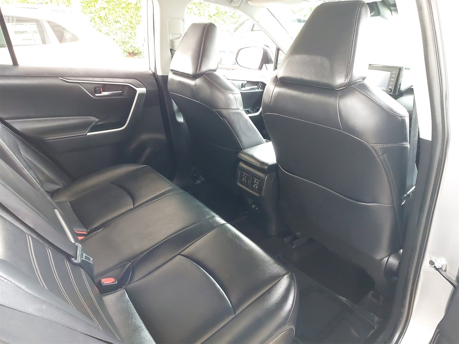 Used 2021 Toyota RAV4 XLE Premium image 11