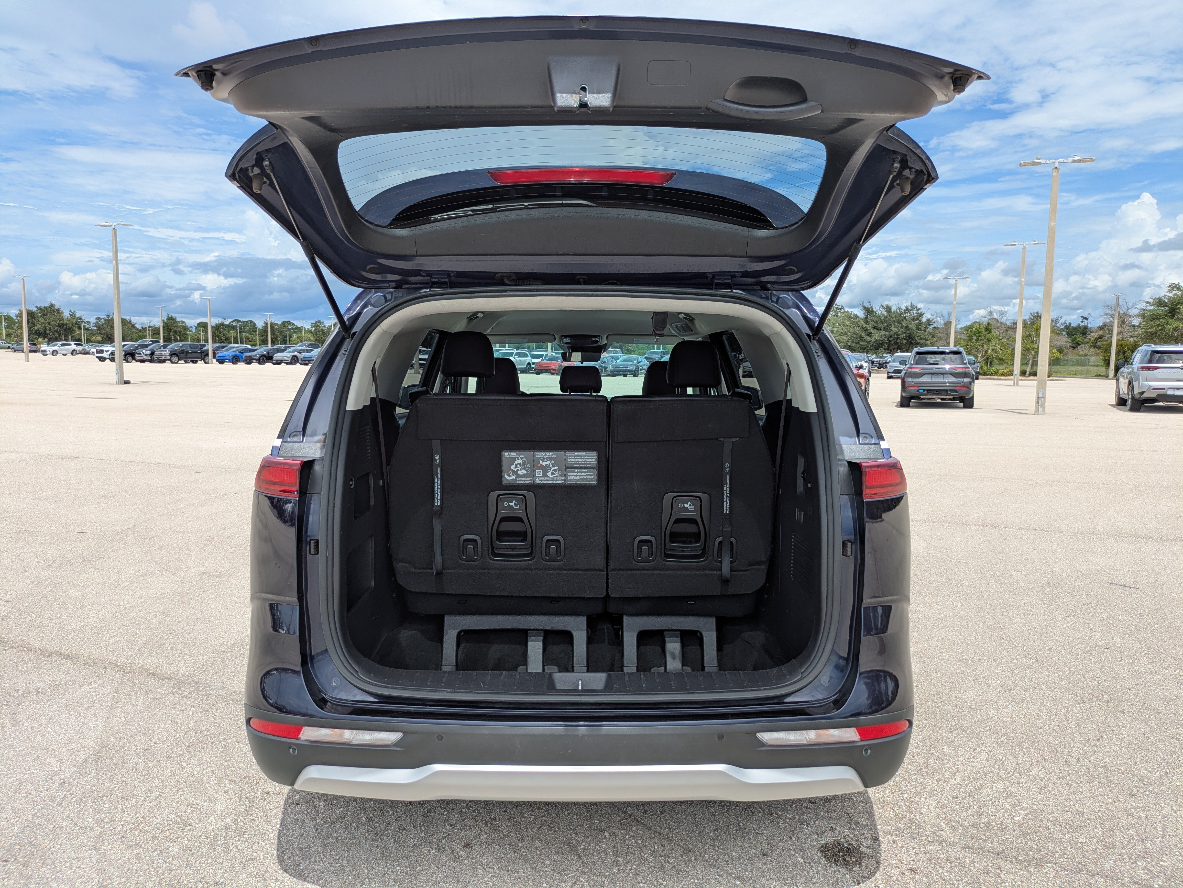 Certified 2024 Kia Carnival LX FWD image 31