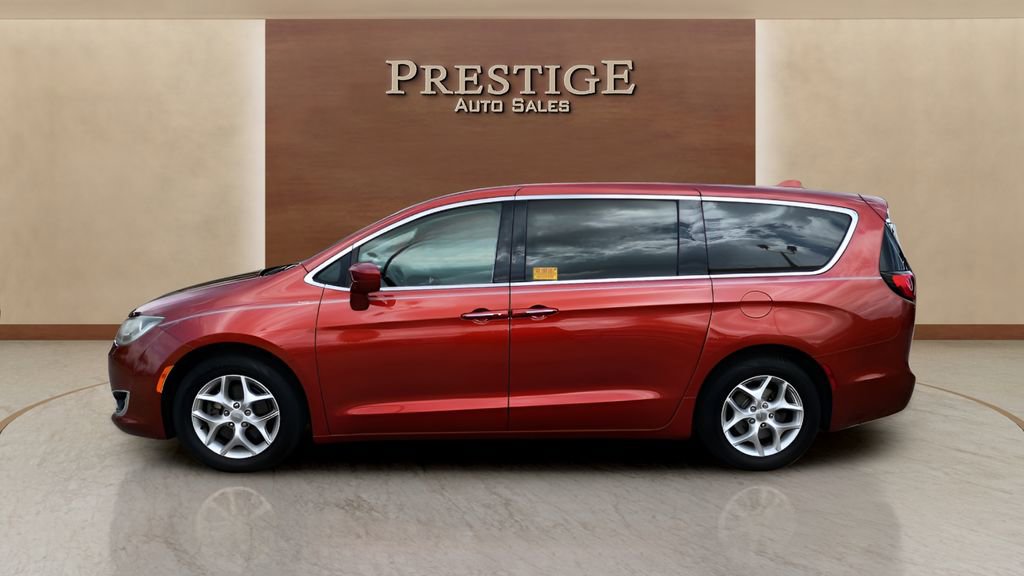 Used 2018 Chrysler Pacifica Touring Plus w/ Tire & Wheel Group image 3