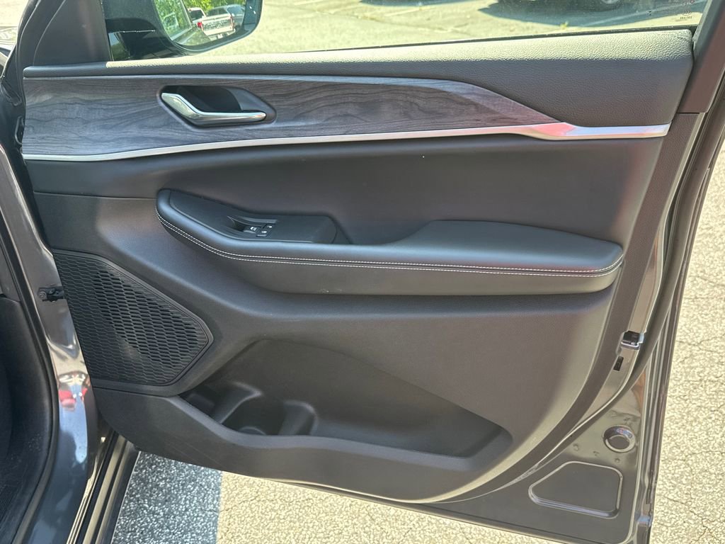 Used 2024 Jeep Grand Cherokee Limited image 14