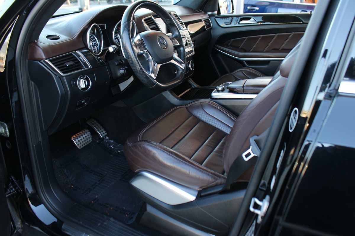 Used 2016 Mercedes-Benz GL 63 AMG 4MATIC image 25