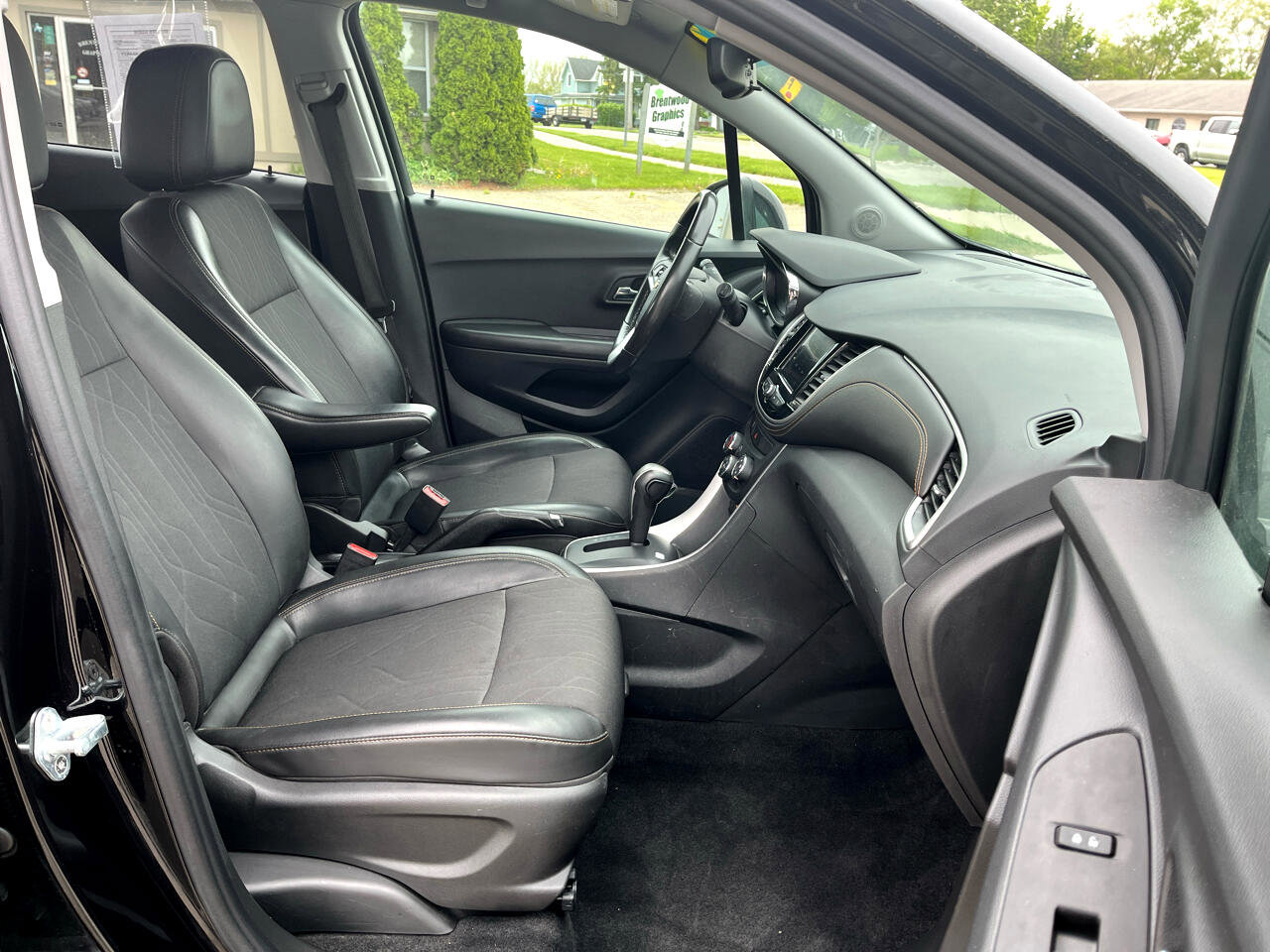 Used 2022 Chevrolet Trax LT w/ Driver Confidence Package image 17