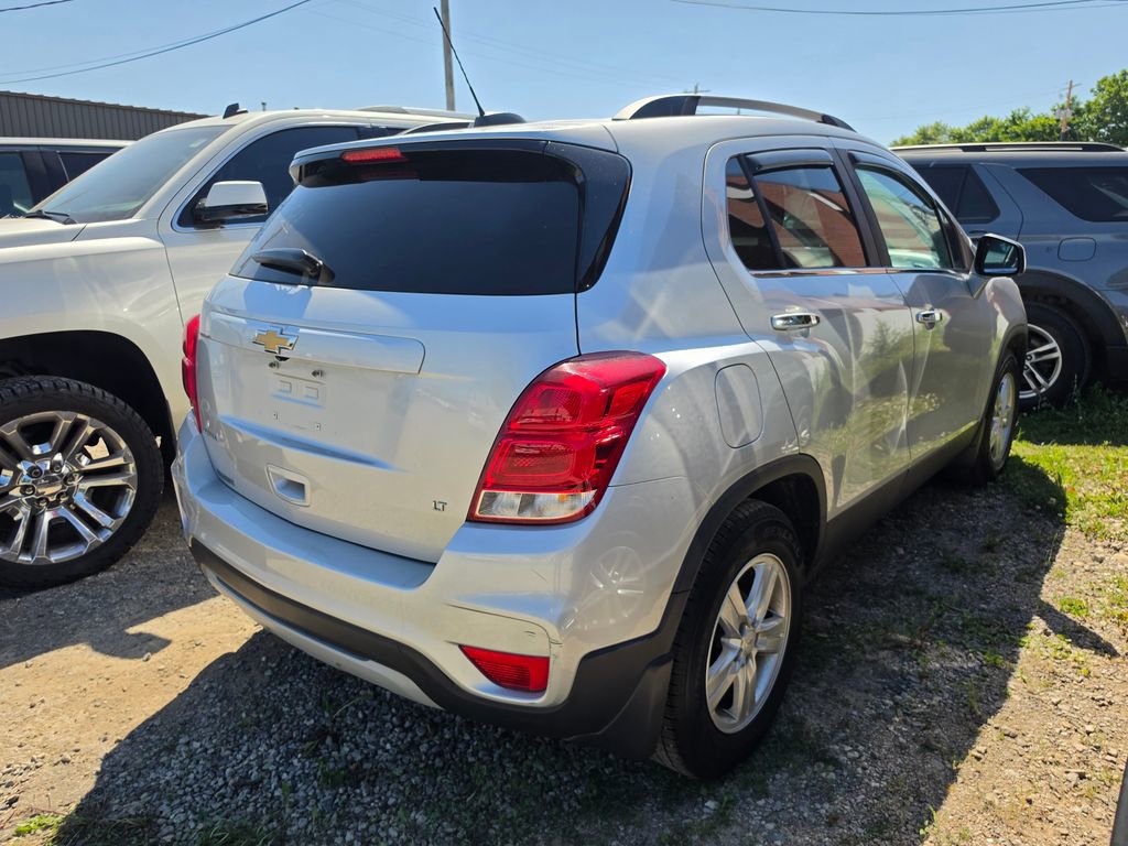 Used 2019 Chevrolet Trax LT w/ LT Convenience Package FWD image 2