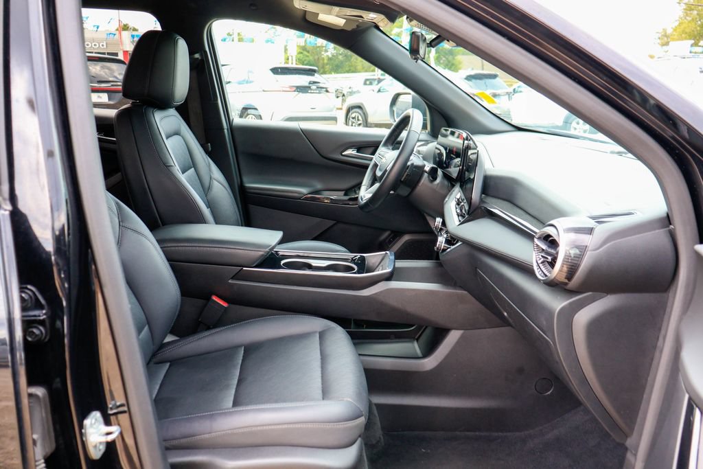 Used 2025 Chevrolet Equinox LT FWD image 8