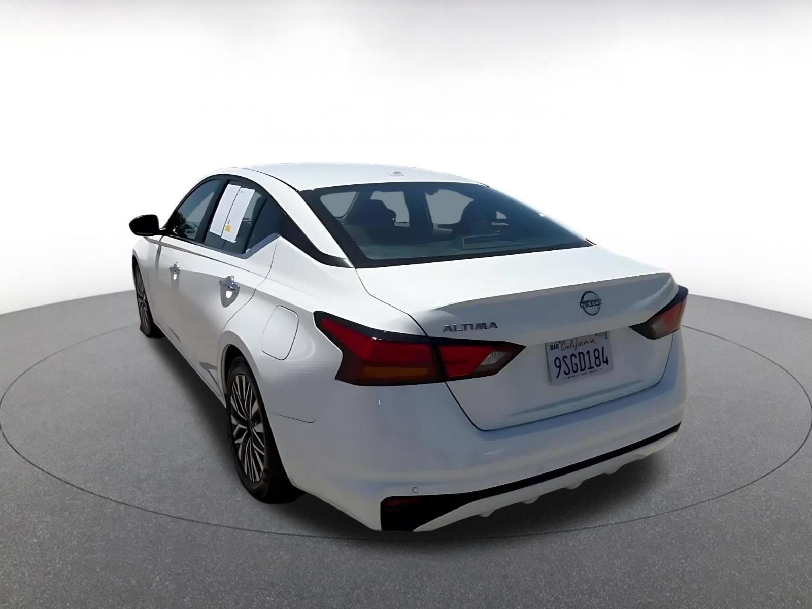 Used 2025 Nissan Altima 2.5 SV FWD image 11