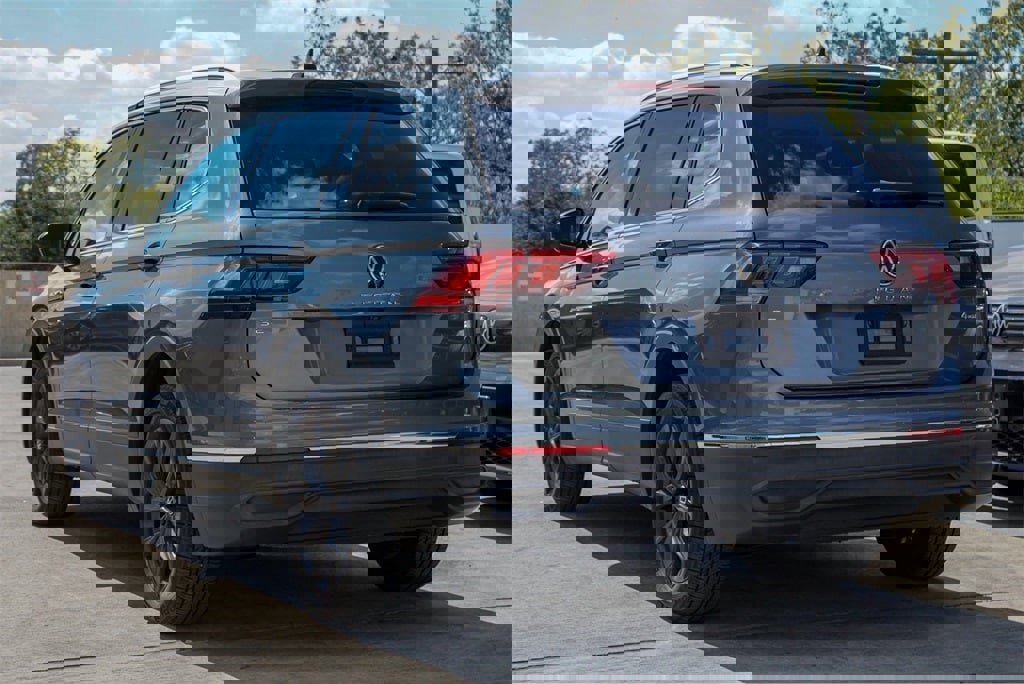 Used 2022 Volkswagen Tiguan SE image 6
