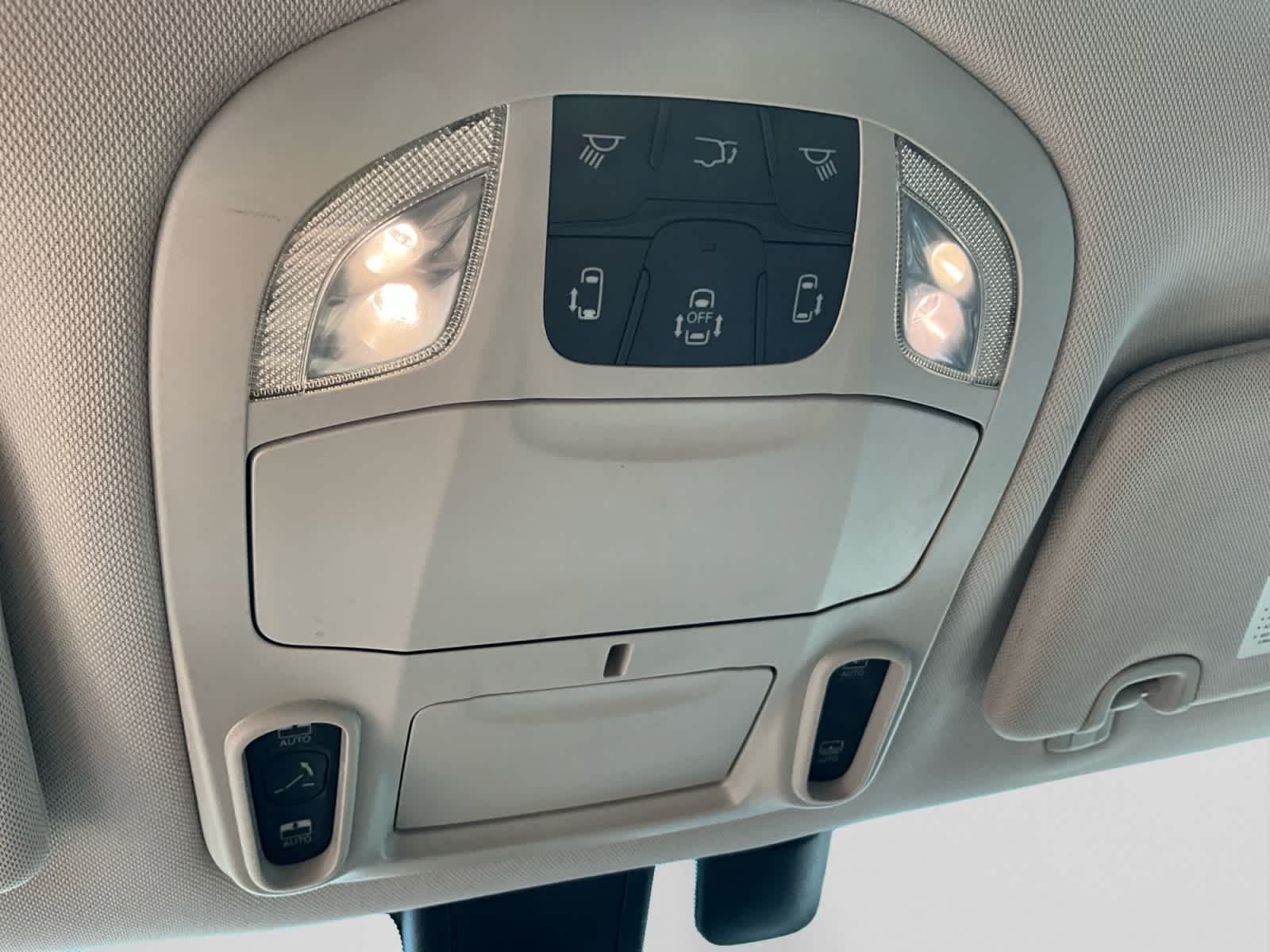Used 2018 Chrysler Pacifica Limited FWD image 24