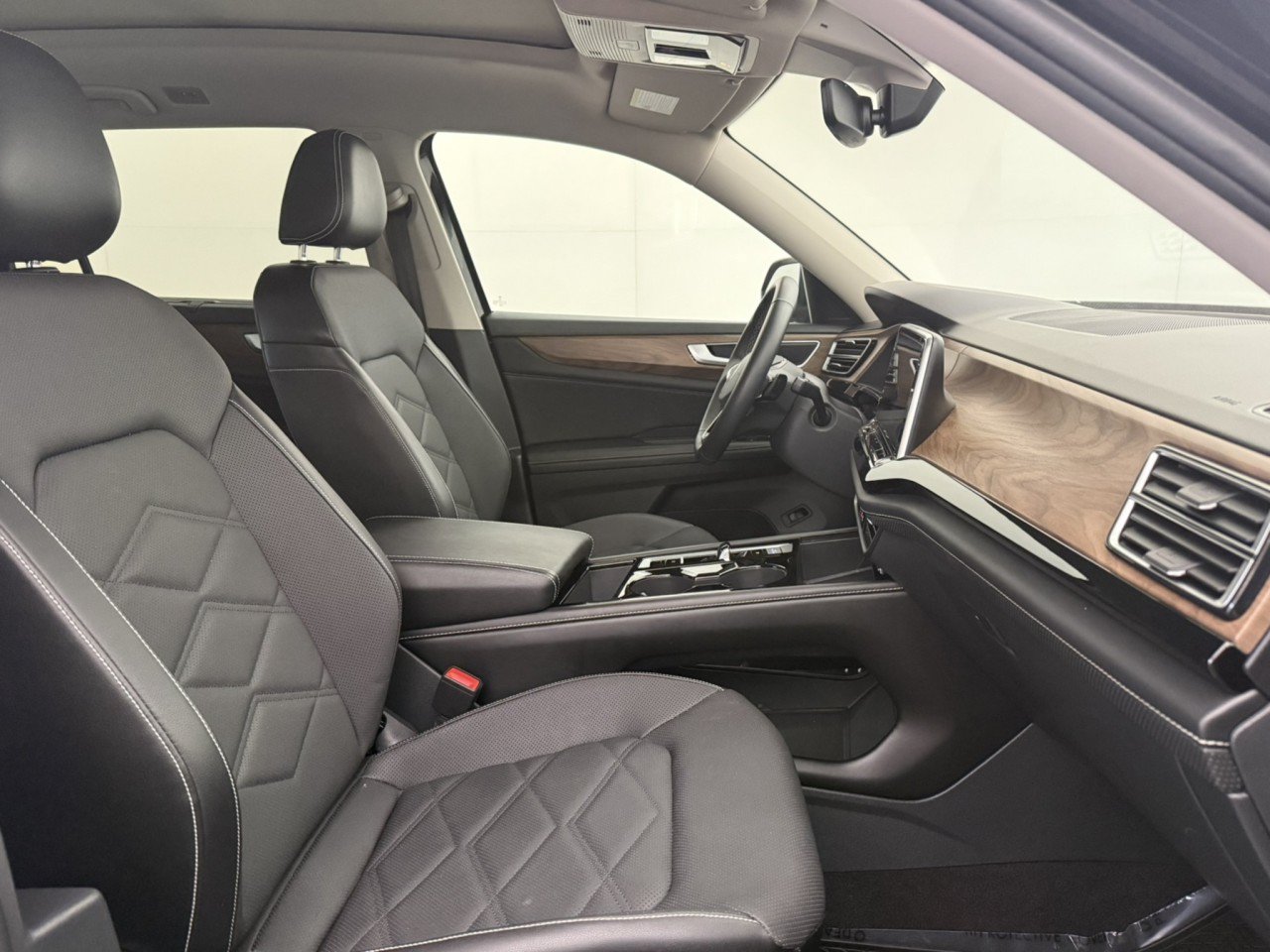 Used 2024 Volkswagen Atlas SE AWD/4WD image 10