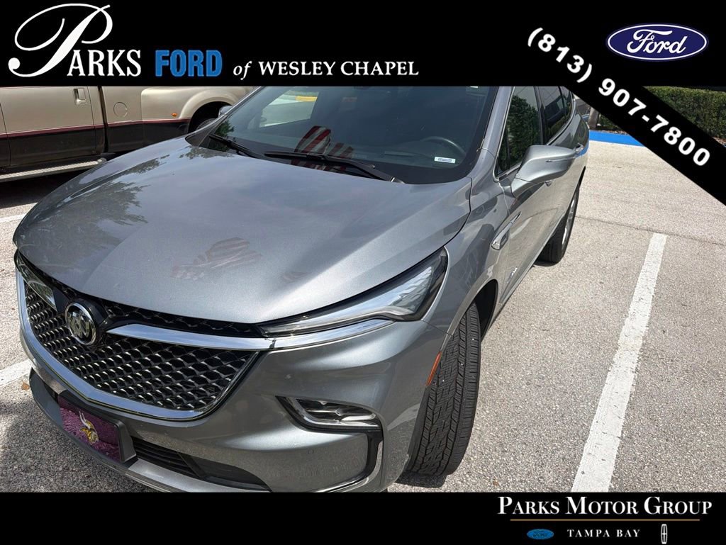 Used 2023 Buick Enclave Avenir w/ Avenir Technology Package AWD/4WD image 3