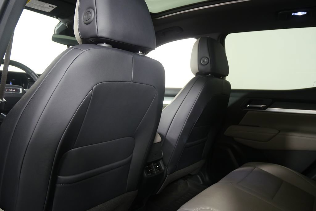 Used 2025 GMC Terrain Elevation w/ Elevation Premium Package AWD/4WD image 17