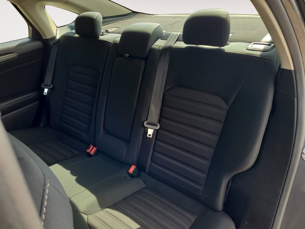 Used 2018 Ford Fusion SE FWD image 13