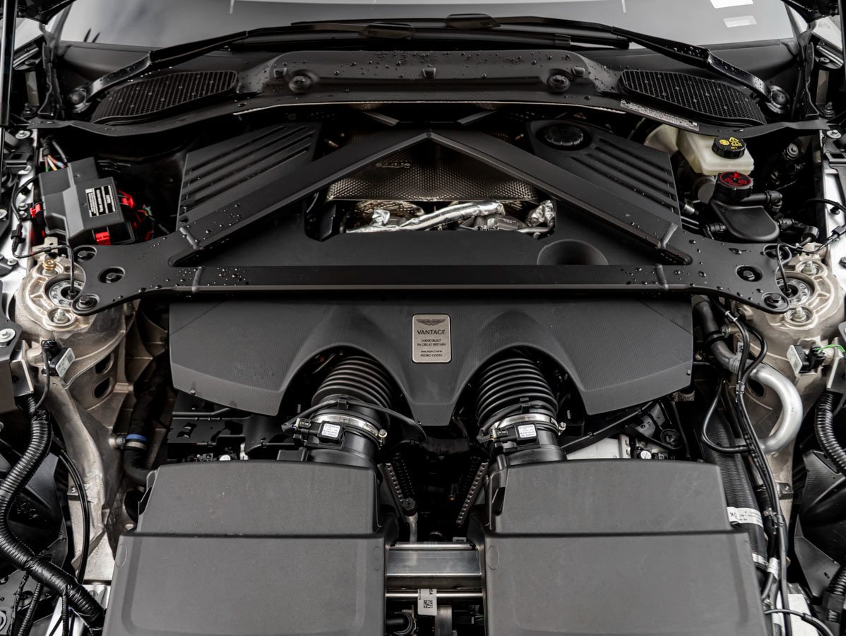 Used 2026 Aston Martin V8 Vantage Convertible RWD image 28