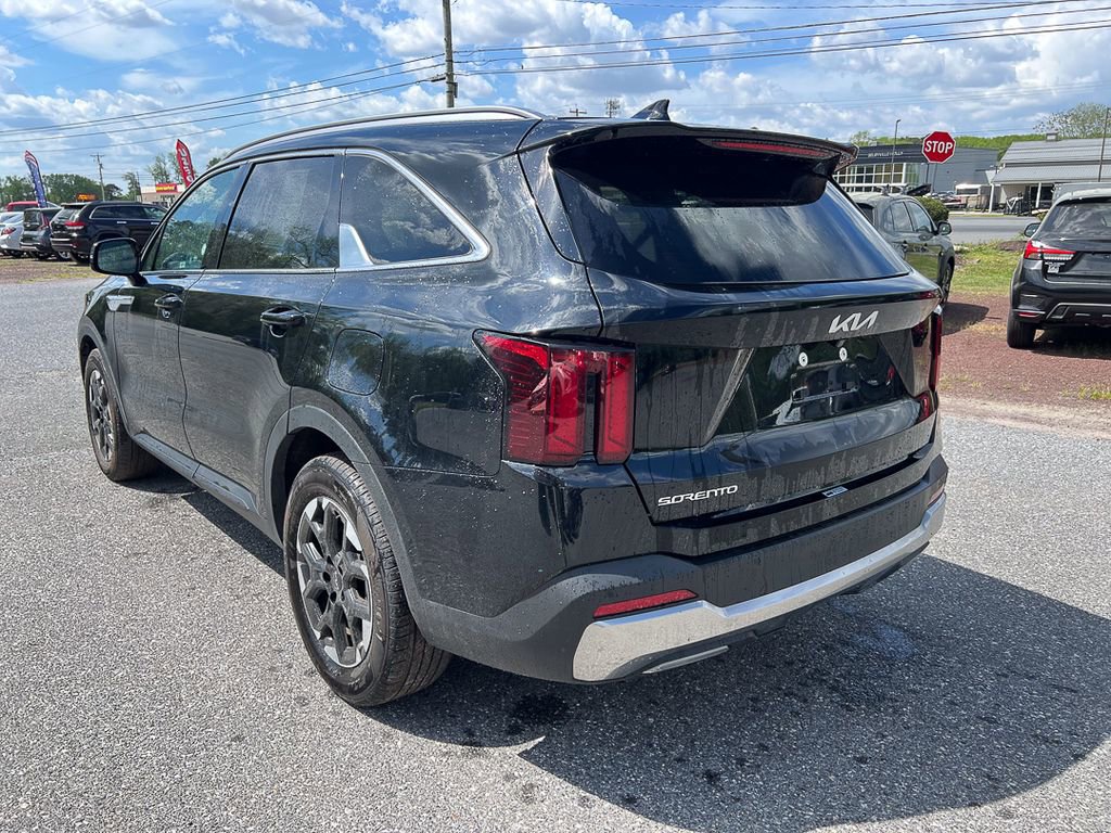 Used 2024 Kia Sorento S FWD image 3