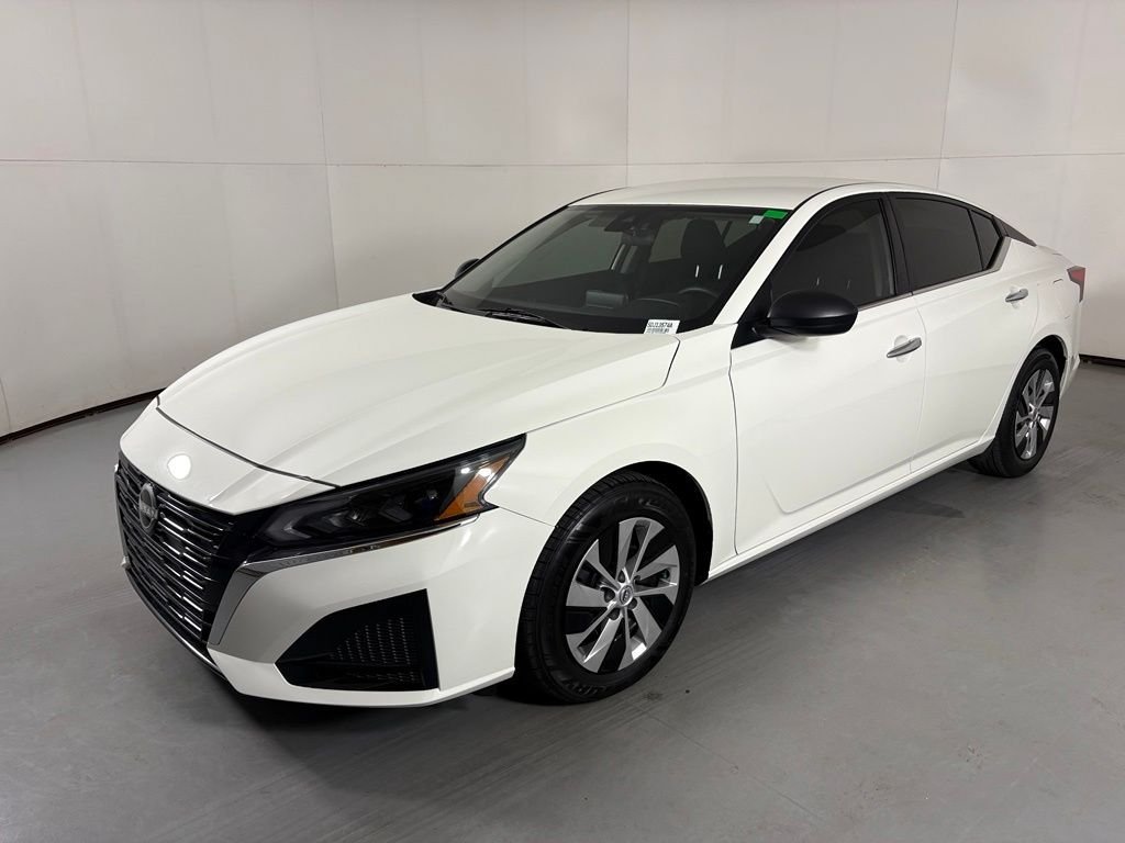 Used 2025 Nissan Altima 2.5 S FWD image 4