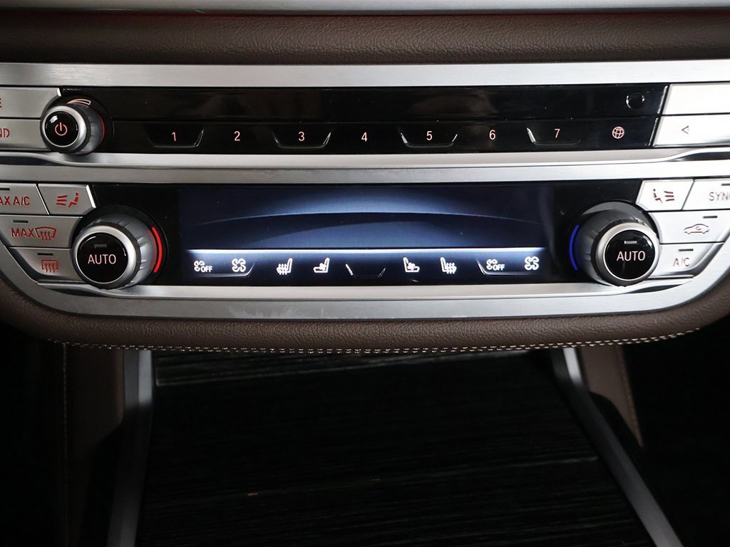 Used 2022 BMW 740i xDrive w/ Premium Package image 59