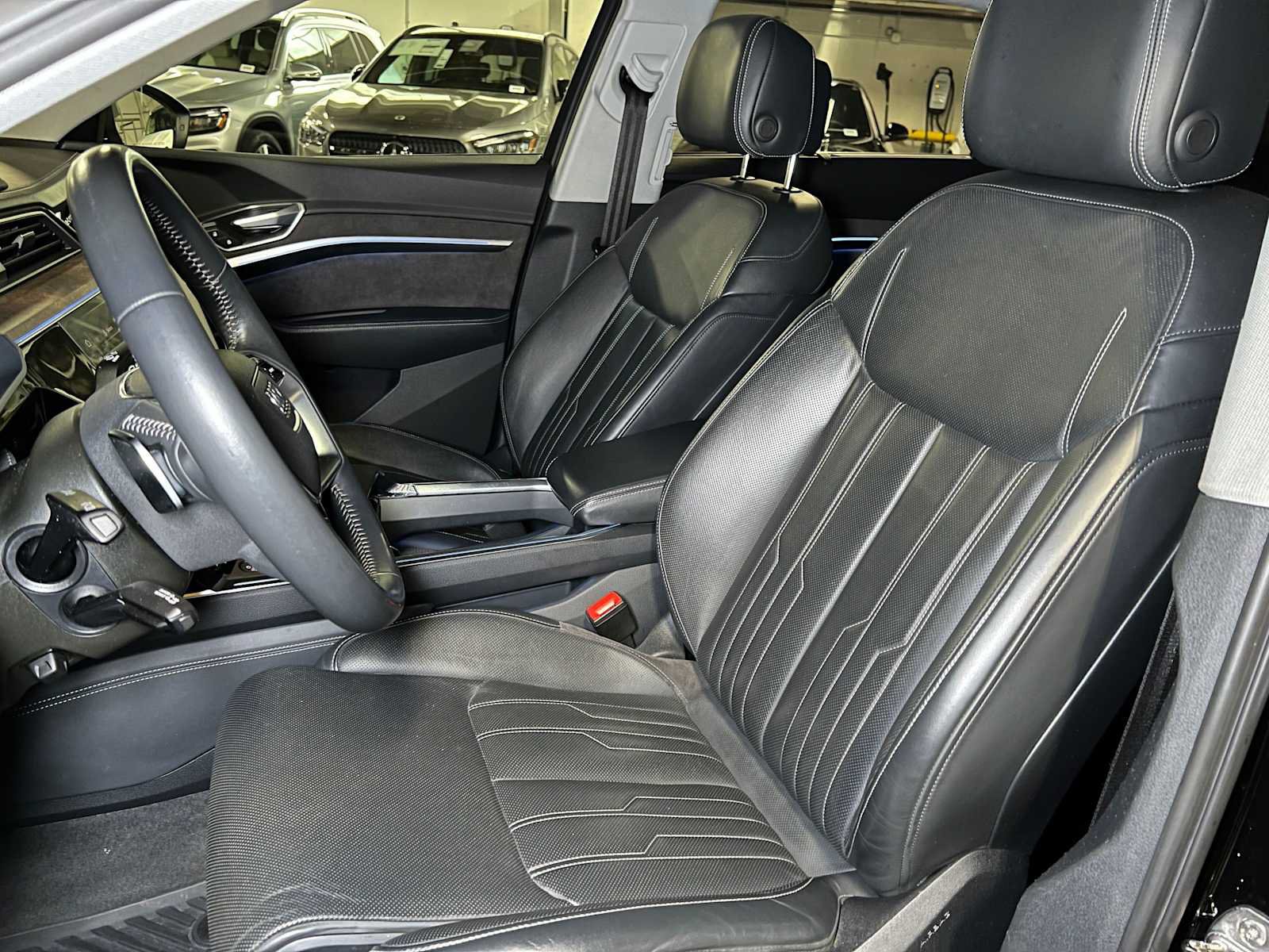 Used 2019 Audi e-tron Prestige w/ Prestige Package AWD/4WD image 35