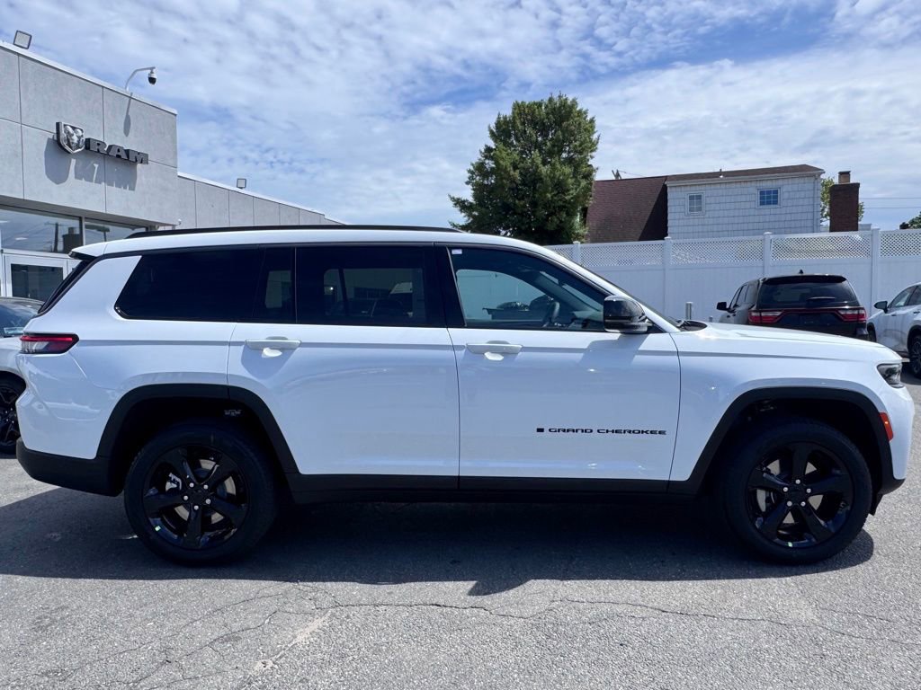 New 2026 Jeep Grand Cherokee L Limited w/ Limited Altitude Package AWD/4WD image 9