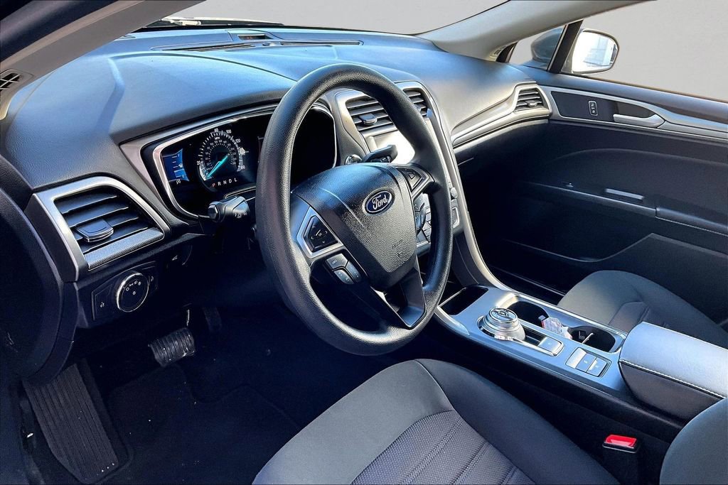Used 2020 Ford Fusion SE image 15