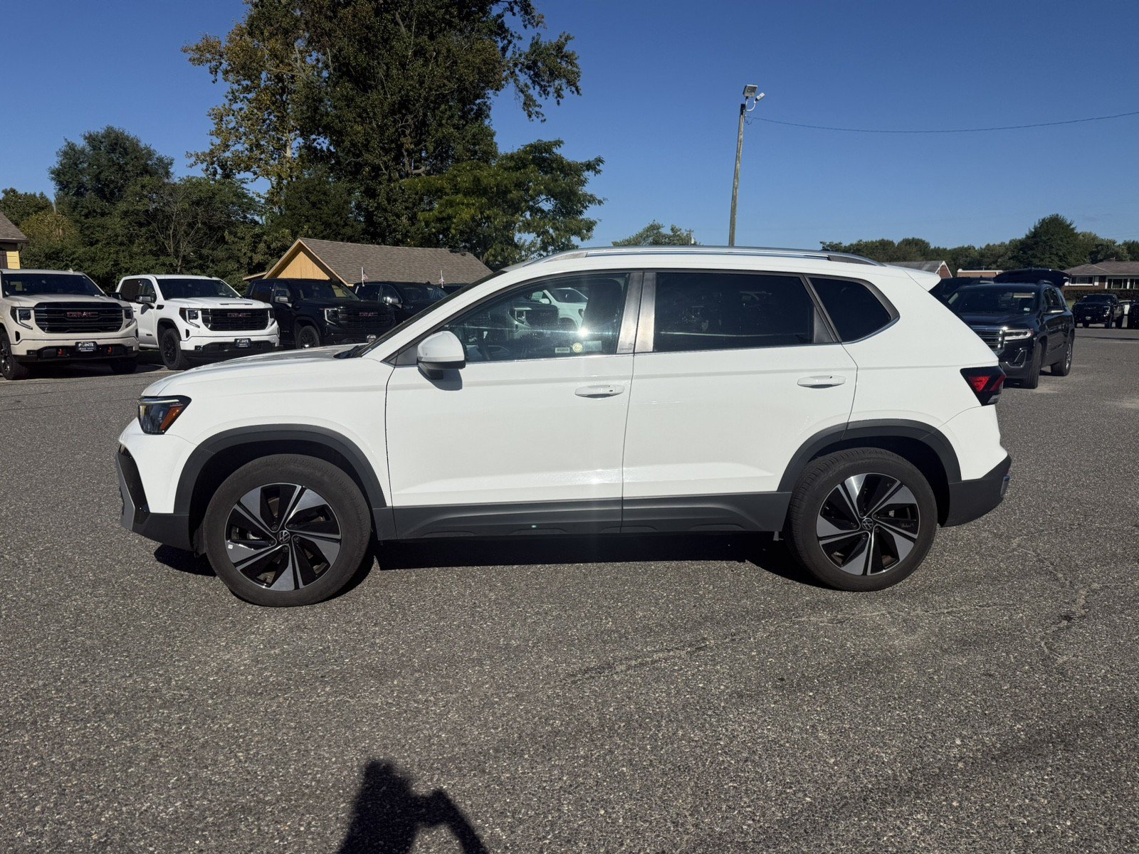 Used 2025 Volkswagen Taos SE AWD/4WD image 6