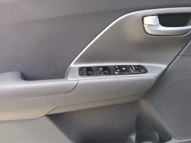Used 2017 Kia Niro LX FWD image 8