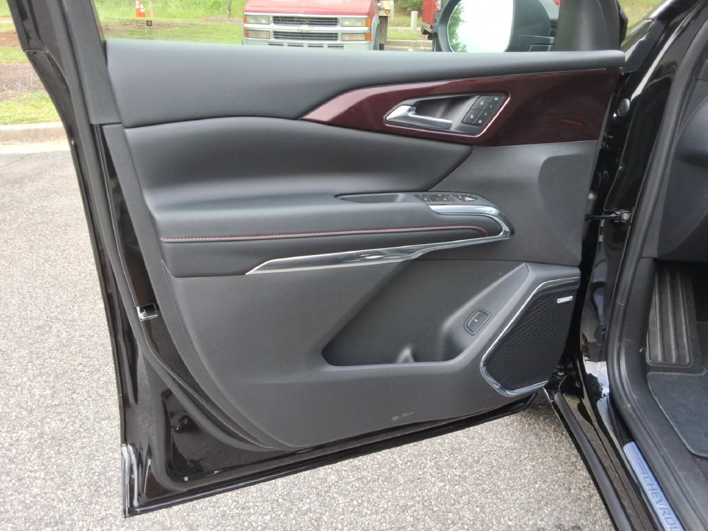 New 2027 Chevrolet Traverse RS FWD image 19