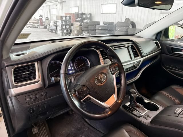 Used 2019 Toyota Highlander XLE AWD/4WD image 7