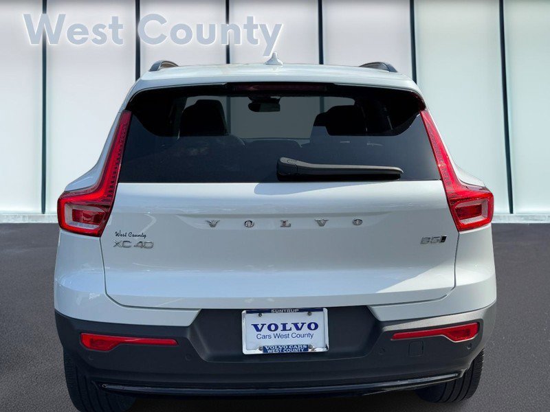 Certified 2023 Volvo XC40 B5 Ultimate w/ Protection Package Premier image 6