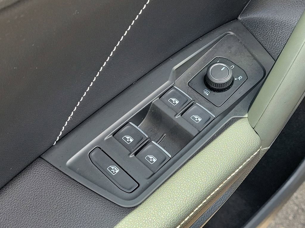 Used 2024 Volkswagen Tiguan SE R-Line FWD image 20