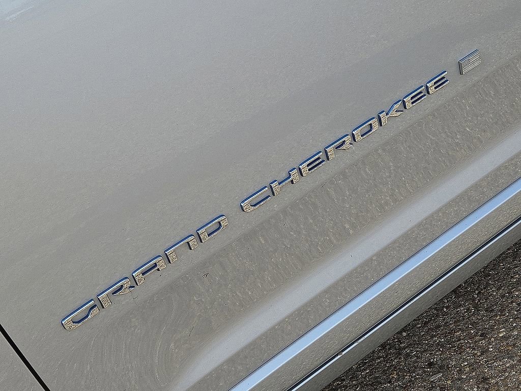 Used 2023 Jeep Grand Cherokee Overland w/ Luxury Tech Group IV image 12