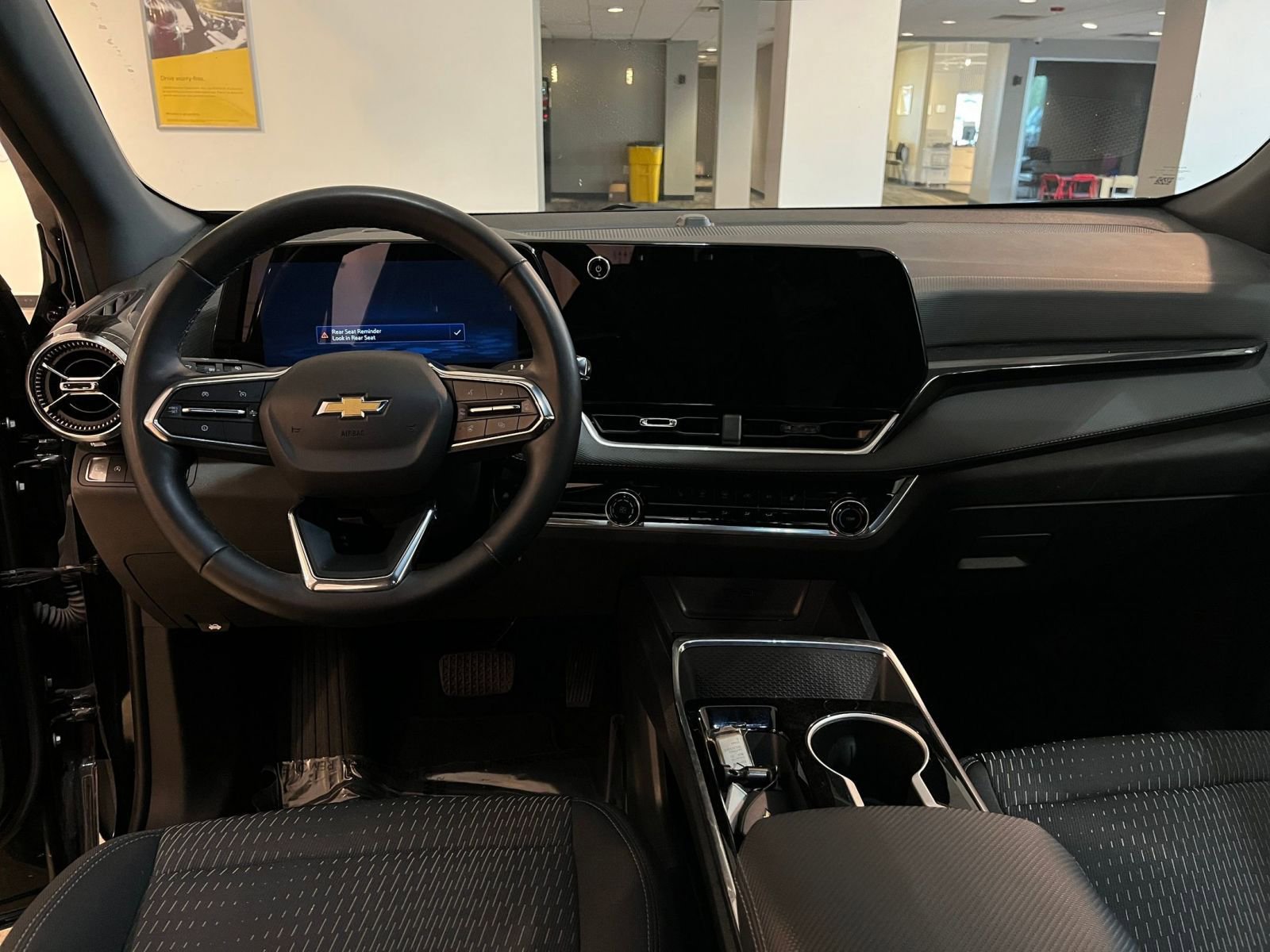 Used 2025 Chevrolet Equinox LT FWD image 34