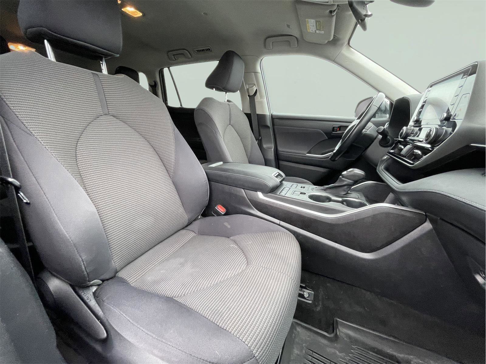 Used 2021 Toyota Highlander LE image 24