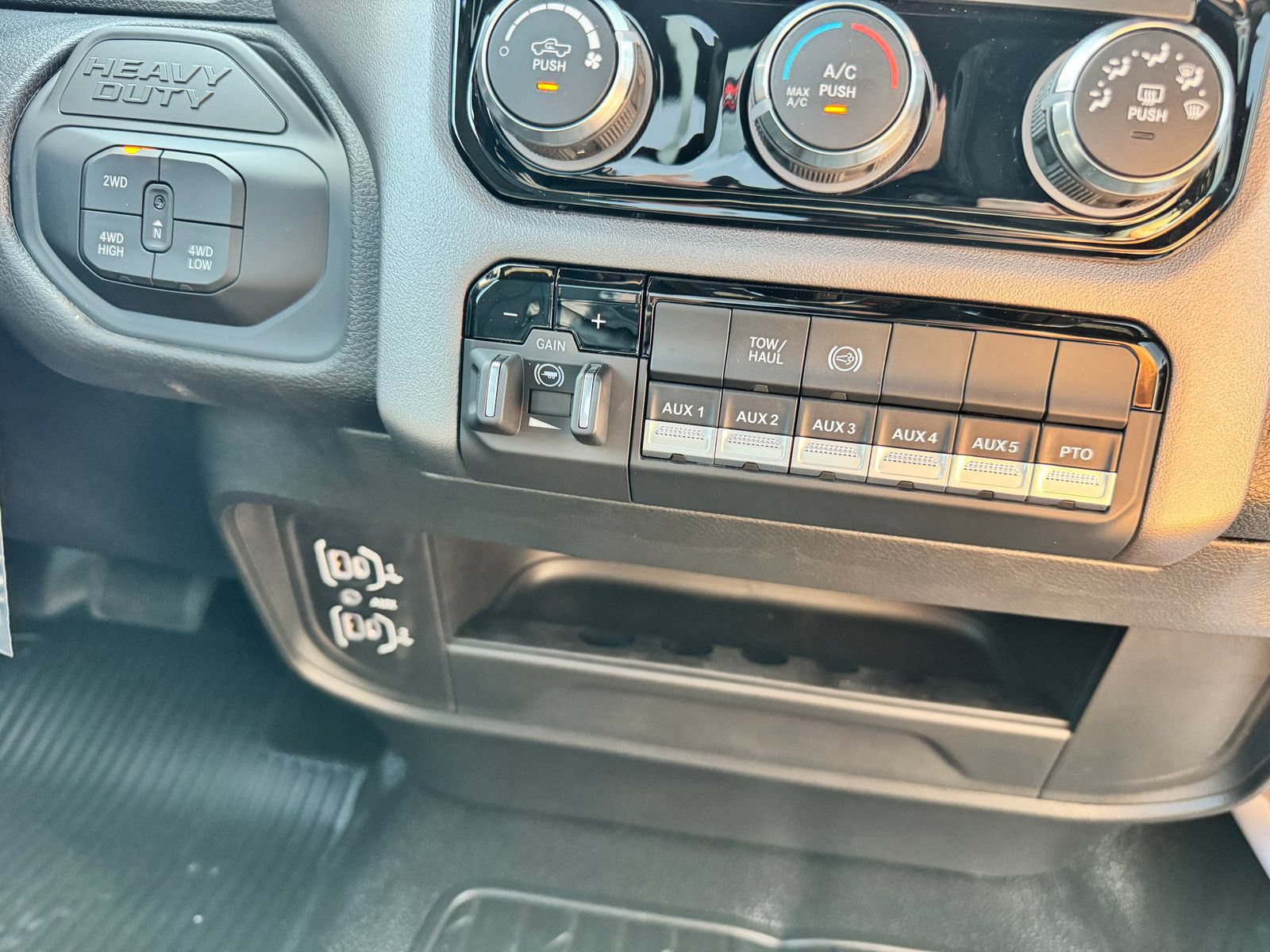 New 2026 RAM 5500 4x4 Regular Cab image 20