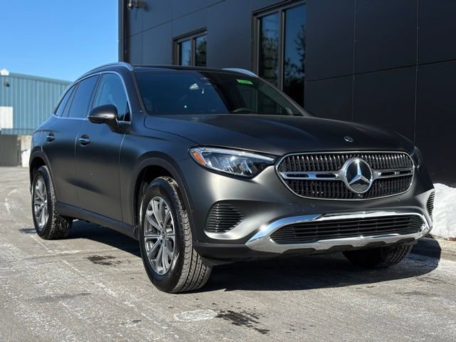 Used 2025 Mercedes-Benz GLC 300 4MATIC image 9