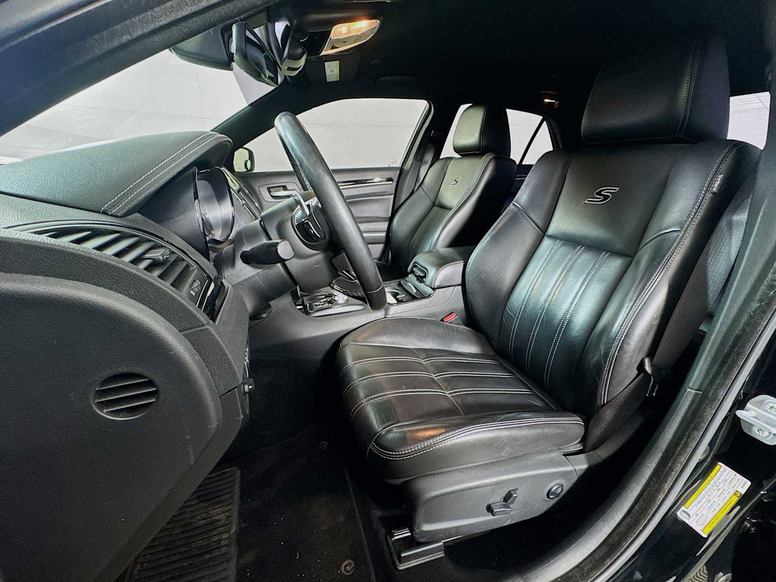 Used 2019 Chrysler 300 S image 19