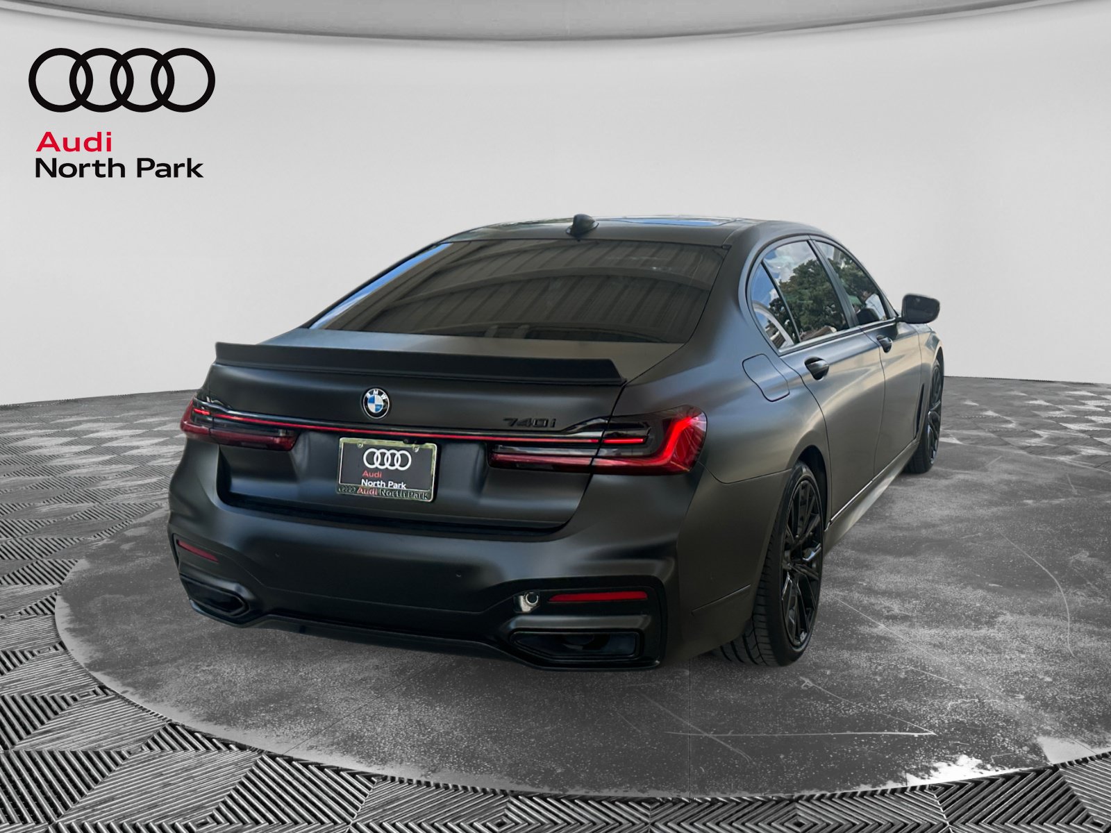 Used 2022 BMW 740i w/ M Sport Package RWD image 5