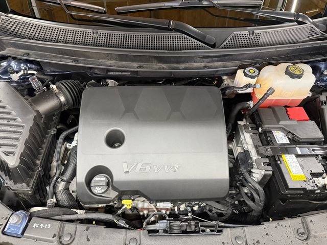 Used 2022 Chevrolet Traverse LS AWD/4WD image 11