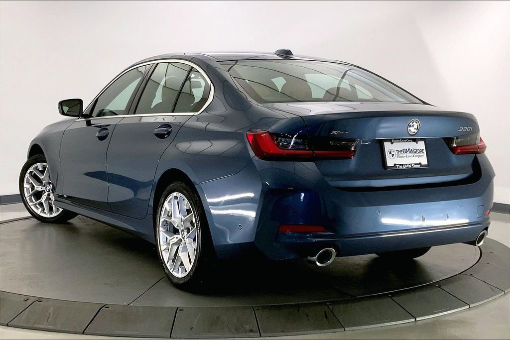 Certified 2025 BMW 330i xDrive Sedan w/ Premium Package AWD/4WD image 10