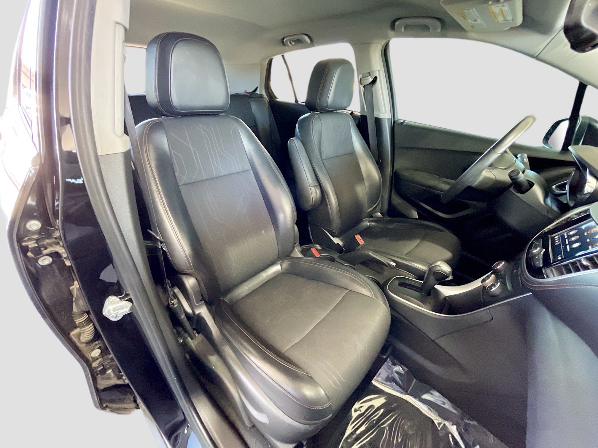 Used 2021 Chevrolet Trax LT w/ Midnight Edition FWD image 16