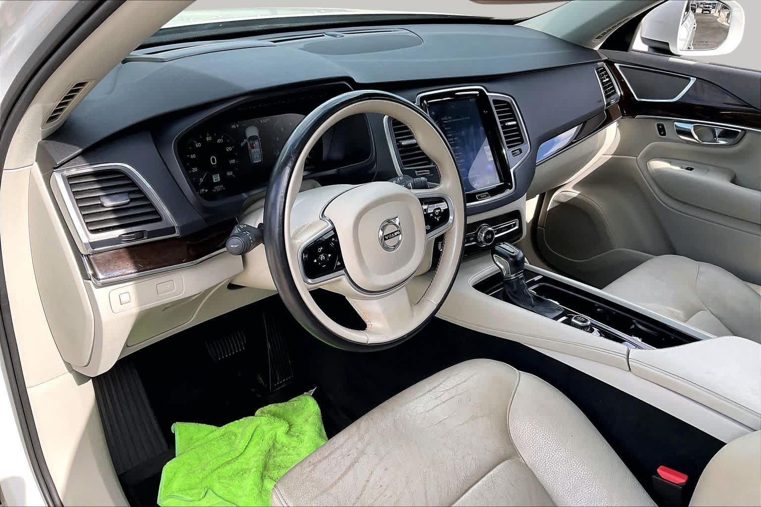 Used 2019 Volvo XC90 T6 Momentum w/ Advanced Package AWD/4WD image 17