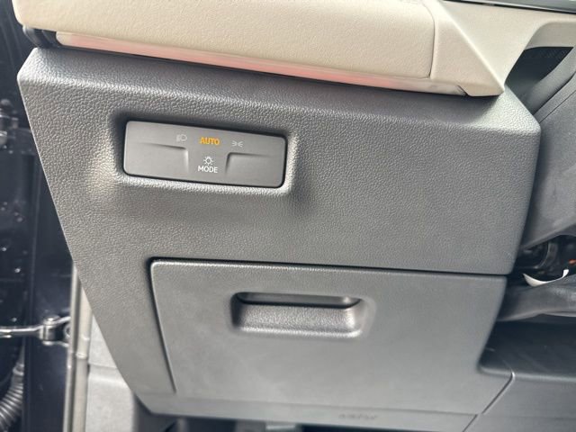 New 2025 Volkswagen Tiguan SE image 35