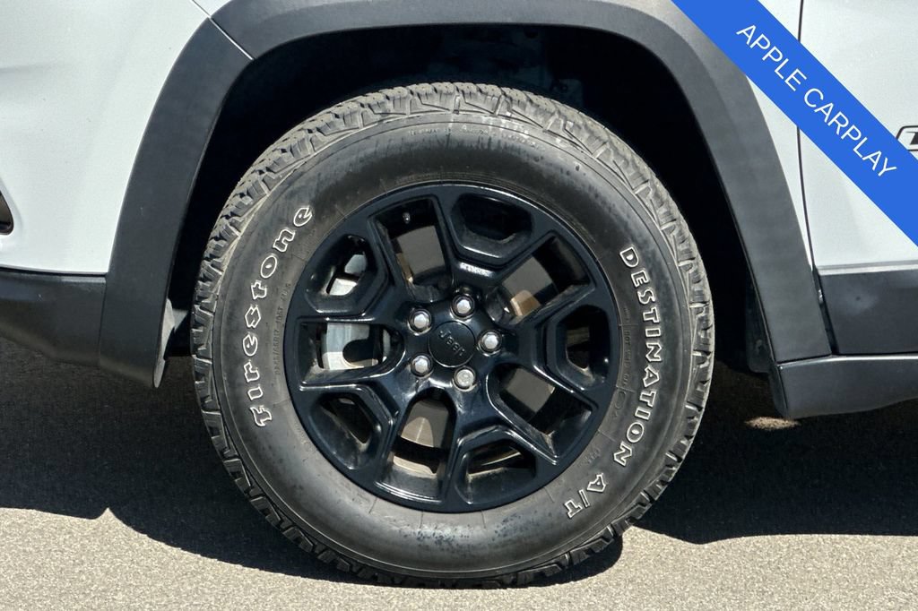 Used 2022 Jeep Cherokee Latitude AWD/4WD image 31
